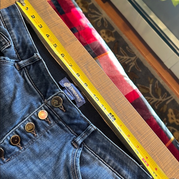 Democracy High Rise Distressed Button-Fly Jeans with elastic waistband. - Picture 4 of 11